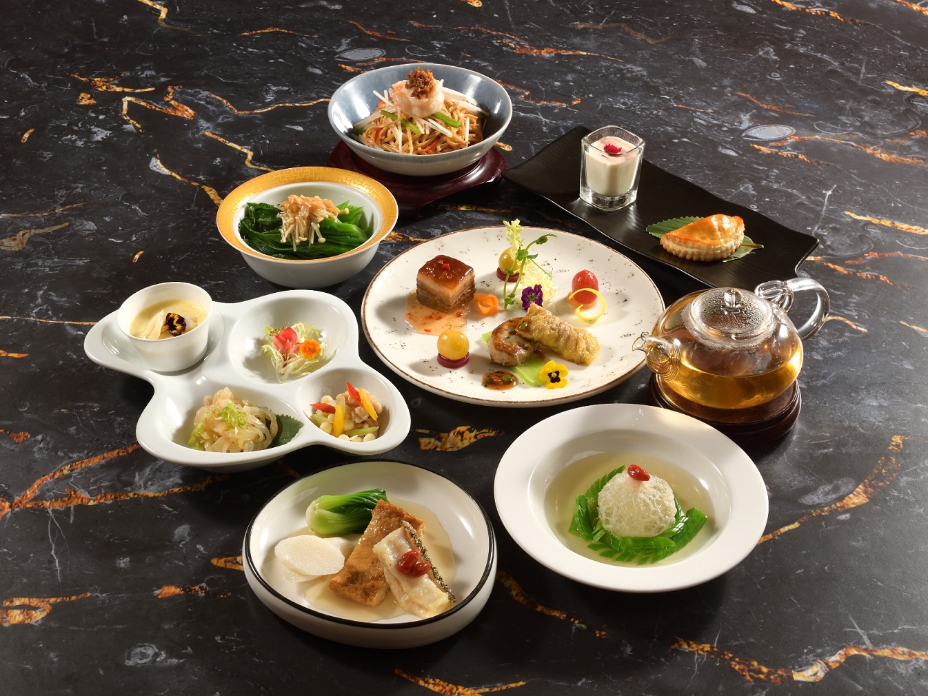 香港会议展览中心「中庭」隆重呈献「如珠如宝」套餐及「尽情点 · 尽情吃」假日点心放题以美馔迎接盛夏