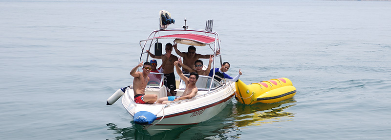 HML’s staff enjoying a boat trip