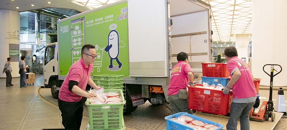 HML donated Chinese puddings to Food Angel on behalf of stakeholders and business partners to celebrate Lunar New Year with the needy.