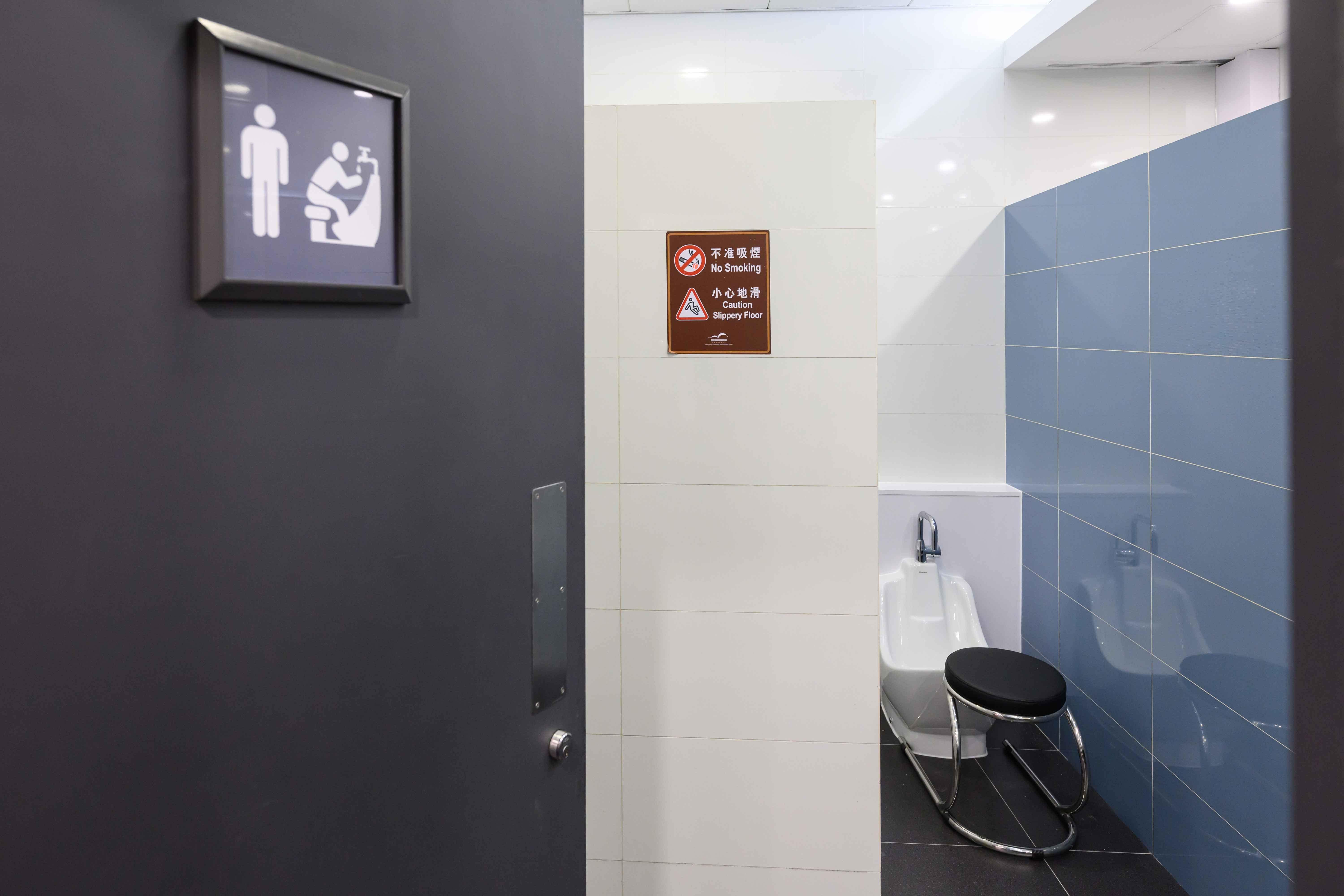 The restrooms near the prayer room have been equipped with water-friendly facilities, including ablution facilities and hand showers